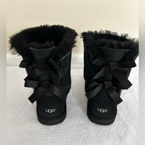 UGG Bailey Bow II Boot - Picture 4 of 4